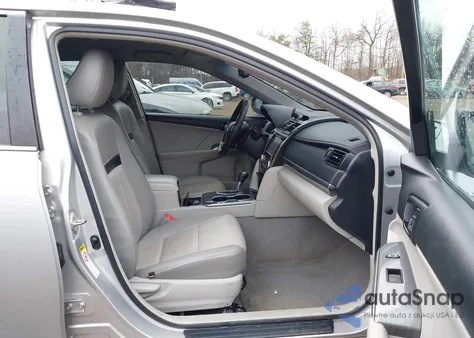 2014 Toyota Camry Hybrid Xle z USA, uszkodzony, nr VIN 4T1BD1FK9EU119558